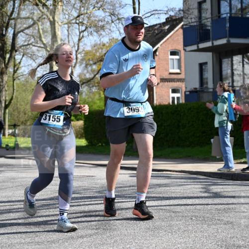 12.04.2026 - 45. Internationalen Wilhelmsburger Insellauf J. Mangold http://msf.ph/oto/9469013 12.04.2026 11:13:02 Ziel 3714, 3703, 3092, 3155, 2527 meine-sportfotos.de