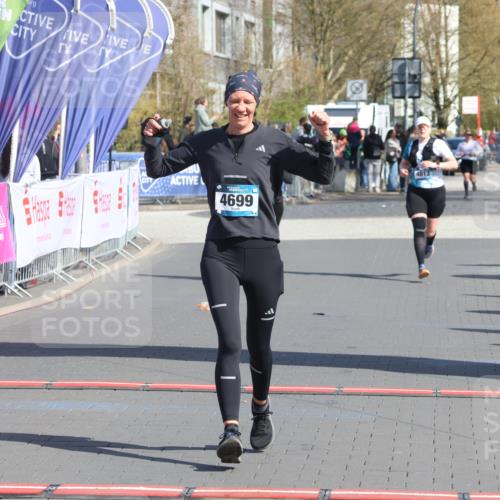 12.04.2026 - 45. Internationalen Wilhelmsburger Insellauf Strokosch-Dieckow http://msf.ph/oto/9469014 12.04.2026 11:22:14 Ziel 2492, 2466, 4699 meine-sportfotos.de
