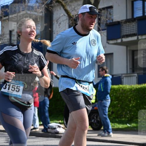 12.04.2026 - 45. Internationalen Wilhelmsburger Insellauf J. Mangold http://msf.ph/oto/9469032 12.04.2026 11:13:03 Ziel 3714, 3703, 3092, 3155, 2527, 2526 meine-sportfotos.de