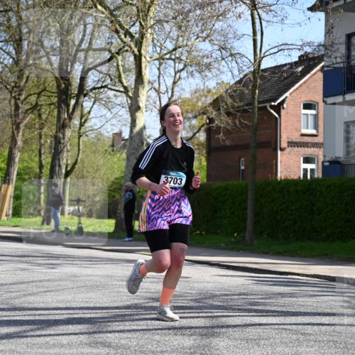 12.04.2026 - 45. Internationalen Wilhelmsburger Insellauf J. Mangold http://msf.ph/oto/9469035 12.04.2026 11:13:05 Ziel 3714, 3703, 3092, 3155, 2527, 2526 meine-sportfotos.de