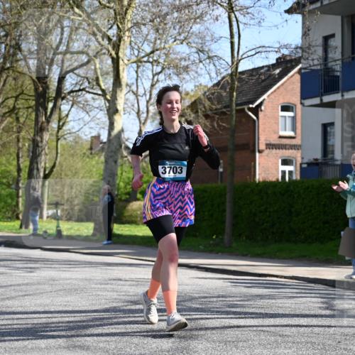12.04.2026 - 45. Internationalen Wilhelmsburger Insellauf J. Mangold http://msf.ph/oto/9469039 12.04.2026 11:13:05 Ziel 3714, 3703, 3092, 3155, 2527, 2526 meine-sportfotos.de