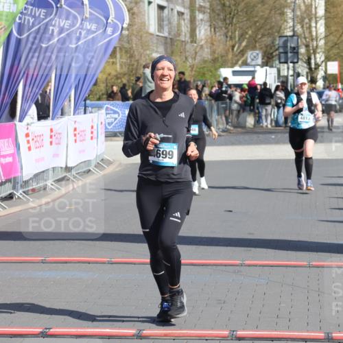 12.04.2026 - 45. Internationalen Wilhelmsburger Insellauf Strokosch-Dieckow http://msf.ph/oto/9469040 12.04.2026 11:22:15 Ziel 2466, 4699, 2146, 4813 meine-sportfotos.de