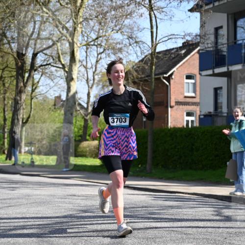 12.04.2026 - 45. Internationalen Wilhelmsburger Insellauf J. Mangold http://msf.ph/oto/9469041 12.04.2026 11:13:06 Ziel 3714, 3703, 3092, 3155, 2527, 2526 meine-sportfotos.de