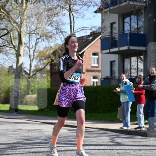 12.04.2026 - 45. Internationalen Wilhelmsburger Insellauf J. Mangold http://msf.ph/oto/9469044 12.04.2026 11:13:06 Ziel 3714, 3703, 3092, 3155, 2527, 2526 meine-sportfotos.de