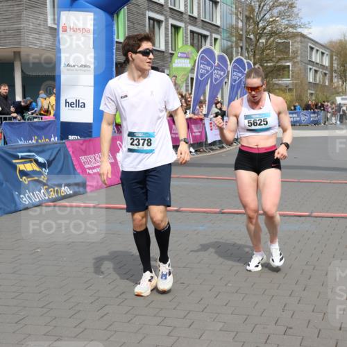 12.04.2026 - 45. Internationalen Wilhelmsburger Insellauf Strokosch-Dieckow http://msf.ph/oto/9469046 12.04.2026 12:49:35 Ziel 2378, 5625 meine-sportfotos.de