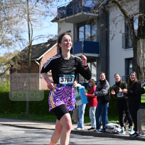 12.04.2026 - 45. Internationalen Wilhelmsburger Insellauf J. Mangold http://msf.ph/oto/9469052 12.04.2026 11:13:06 Ziel 3714, 3703, 3092, 3155, 2527, 2526 meine-sportfotos.de