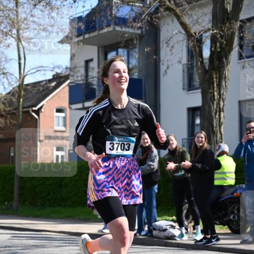 12.04.2026 - 45. Internationalen Wilhelmsburger Insellauf J. Mangold http://msf.ph/oto/9469054 12.04.2026 11:13:06 Ziel 3714, 3703, 3092, 3155, 2527, 2526 meine-sportfotos.de