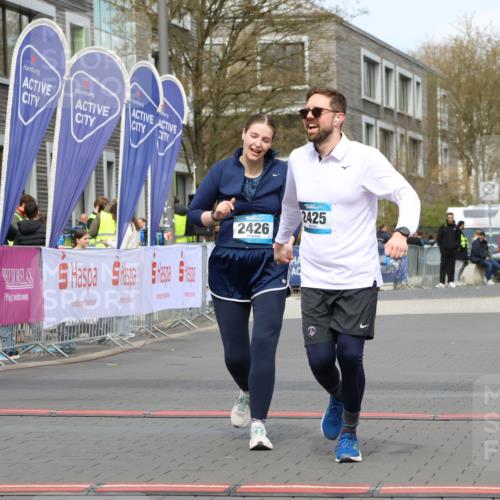 12.04.2026 - 45. Internationalen Wilhelmsburger Insellauf Strokosch-Dieckow http://msf.ph/oto/9469070 12.04.2026 13:43:24 Ziel 2425, 2426 meine-sportfotos.de