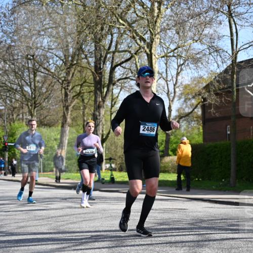 12.04.2026 - 45. Internationalen Wilhelmsburger Insellauf J. Mangold http://msf.ph/oto/9469104 12.04.2026 11:13:46 Ziel 2527, 2526, 2726, 2410, 3330, 2486, 3202, 4548, 2404, 4982 meine-sportfotos.de