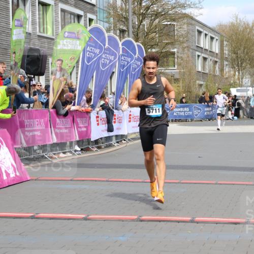 12.04.2026 - 45. Internationalen Wilhelmsburger Insellauf Strokosch-Dieckow http://msf.ph/oto/9469110 12.04.2026 12:49:44 Ziel 5711 meine-sportfotos.de