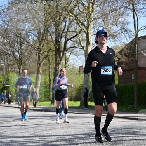 12.04.2026 - 45. Internationalen Wilhelmsburger Insellauf J. Mangold http://msf.ph/oto/9469112 12.04.2026 11:13:47 Ziel 2527, 2526, 2726, 2410, 3330, 2486, 3202, 4548, 2404, 4982 meine-sportfotos.de