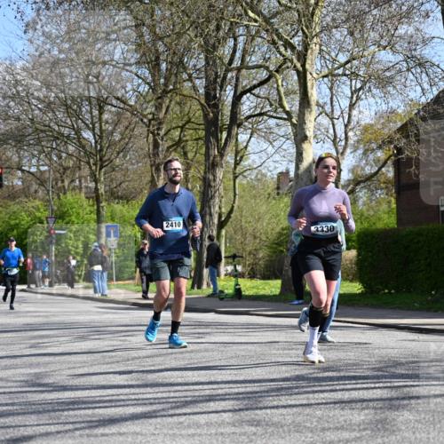 12.04.2026 - 45. Internationalen Wilhelmsburger Insellauf J. Mangold http://msf.ph/oto/9469121 12.04.2026 11:13:48 Ziel 2527, 2526, 2726, 2410, 3330, 2486, 3202, 4548, 2404, 2404, 4982 meine-sportfotos.de