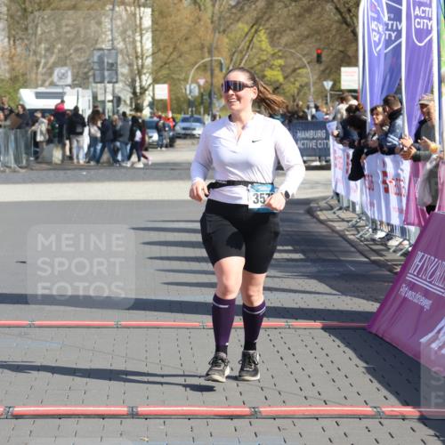 12.04.2026 - 45. Internationalen Wilhelmsburger Insellauf Strokosch-Dieckow http://msf.ph/oto/9469122 12.04.2026 11:22:32 Ziel 3579 meine-sportfotos.de