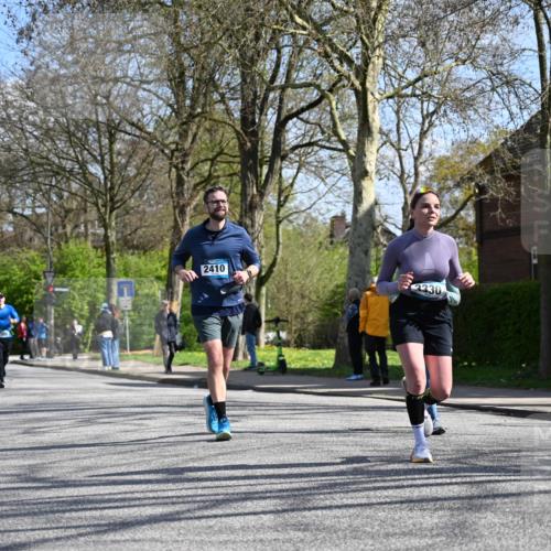 12.04.2026 - 45. Internationalen Wilhelmsburger Insellauf J. Mangold http://msf.ph/oto/9469125 12.04.2026 11:13:48 Ziel 2527, 2526, 2726, 2410, 3330, 2486, 3202, 4548, 2404, 2404, 4982 meine-sportfotos.de