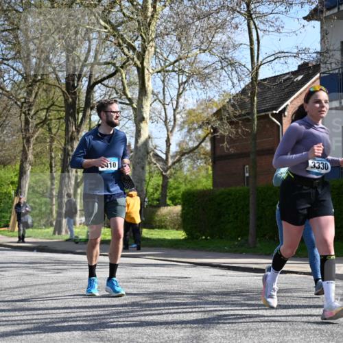 12.04.2026 - 45. Internationalen Wilhelmsburger Insellauf J. Mangold http://msf.ph/oto/9469137 12.04.2026 11:13:49 Ziel 2527, 2526, 2726, 2410, 3330, 2486, 3202, 4548, 2404, 4982 meine-sportfotos.de