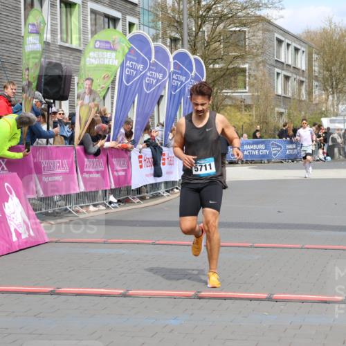 12.04.2026 - 45. Internationalen Wilhelmsburger Insellauf Strokosch-Dieckow http://msf.ph/oto/9469138 12.04.2026 12:49:44 Ziel 5711 meine-sportfotos.de