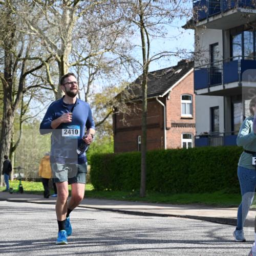 12.04.2026 - 45. Internationalen Wilhelmsburger Insellauf J. Mangold http://msf.ph/oto/9469147 12.04.2026 11:13:50 Ziel 2527, 2526, 2726, 2410, 3330, 2486, 3202, 4548, 2404, 4982, 3343, 2452 meine-sportfotos.de