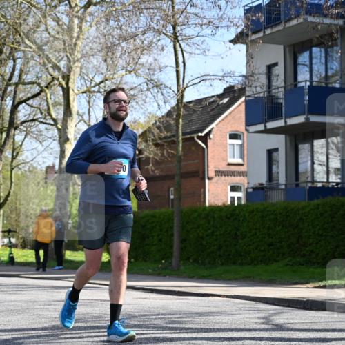 12.04.2026 - 45. Internationalen Wilhelmsburger Insellauf J. Mangold http://msf.ph/oto/9469152 12.04.2026 11:13:50 Ziel 2527, 2526, 2726, 2410, 3330, 2486, 3202, 4548, 2404, 4982, 3343, 2452 meine-sportfotos.de