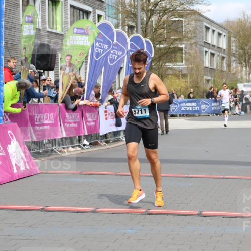 12.04.2026 - 45. Internationalen Wilhelmsburger Insellauf Strokosch-Dieckow http://msf.ph/oto/9469160 12.04.2026 12:49:45 Ziel 5711 meine-sportfotos.de