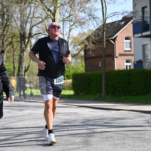 12.04.2026 - 45. Internationalen Wilhelmsburger Insellauf J. Mangold http://msf.ph/oto/9469163 12.04.2026 11:13:59 Ziel 2726, 2410, 3330, 2486, 3202, 4548, 2404, 4982, 3343, 2452, 3018, 2424 meine-sportfotos.de