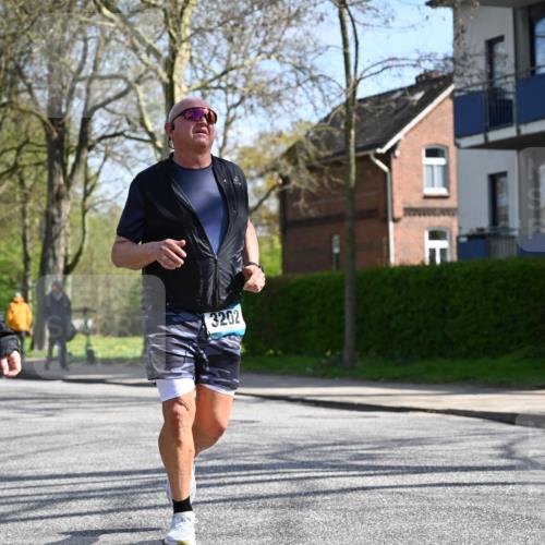 12.04.2026 - 45. Internationalen Wilhelmsburger Insellauf J. Mangold http://msf.ph/oto/9469165 12.04.2026 11:14:00 Ziel 2726, 2410, 3330, 2486, 3202, 4548, 2404, 2404, 4982, 3343, 2452, 3018, 2424 meine-sportfotos.de
