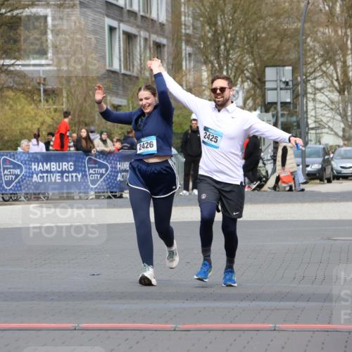 12.04.2026 - 45. Internationalen Wilhelmsburger Insellauf Strokosch-Dieckow http://msf.ph/oto/9469191 12.04.2026 13:43:20 Ziel 2425, 2426 meine-sportfotos.de