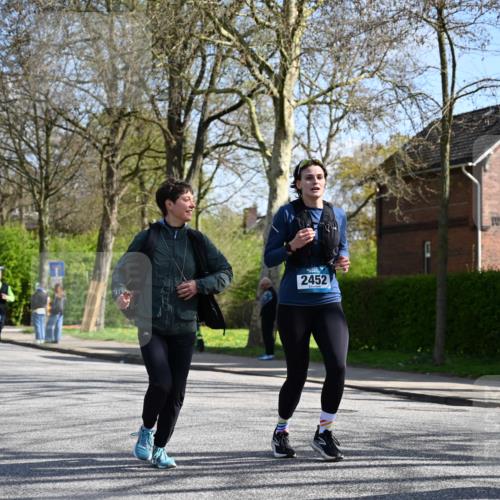 12.04.2026 - 45. Internationalen Wilhelmsburger Insellauf J. Mangold http://msf.ph/oto/9469193 12.04.2026 11:14:24 Ziel 2404, 4982, 3343, 2452, 3018, 2424, 2565, 3508, 2165 meine-sportfotos.de