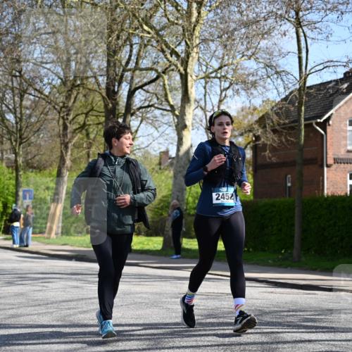 12.04.2026 - 45. Internationalen Wilhelmsburger Insellauf J. Mangold http://msf.ph/oto/9469194 12.04.2026 11:14:24 Ziel 2404, 4982, 3343, 2452, 3018, 2424, 2565, 3508, 2165 meine-sportfotos.de