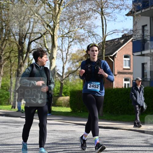 12.04.2026 - 45. Internationalen Wilhelmsburger Insellauf J. Mangold http://msf.ph/oto/9469199 12.04.2026 11:14:24 Ziel 2404, 4982, 3343, 2452, 3018, 2424, 2565, 3508, 2165 meine-sportfotos.de