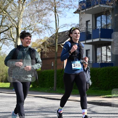 12.04.2026 - 45. Internationalen Wilhelmsburger Insellauf J. Mangold http://msf.ph/oto/9469206 12.04.2026 11:14:25 Ziel 2404, 4982, 3343, 2452, 3018, 2424, 2565, 3508, 2165 meine-sportfotos.de