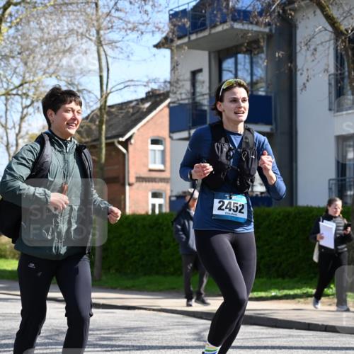 12.04.2026 - 45. Internationalen Wilhelmsburger Insellauf J. Mangold http://msf.ph/oto/9469210 12.04.2026 11:14:25 Ziel 2404, 4982, 3343, 2452, 3018, 2424, 2565, 3508, 2165 meine-sportfotos.de