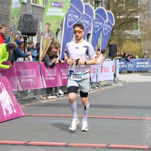 12.04.2026 - 45. Internationalen Wilhelmsburger Insellauf Strokosch-Dieckow http://msf.ph/oto/9469227 12.04.2026 12:49:51 Ziel 5566, 3816, 5335 meine-sportfotos.de