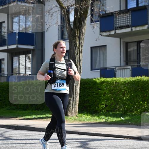 12.04.2026 - 45. Internationalen Wilhelmsburger Insellauf J. Mangold http://msf.ph/oto/9469228 12.04.2026 11:14:47 Ziel 2565, 3508, 2165, 2510, 3681, 2157, 2993, 2137, 3607 meine-sportfotos.de