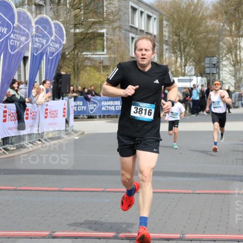 12.04.2026 - 45. Internationalen Wilhelmsburger Insellauf Strokosch-Dieckow http://msf.ph/oto/9469247 12.04.2026 12:49:53 Ziel 5566, 3816, 5335, 3612, 2403 meine-sportfotos.de