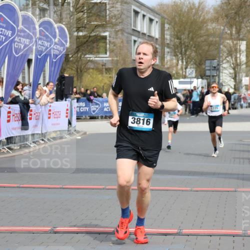 12.04.2026 - 45. Internationalen Wilhelmsburger Insellauf Strokosch-Dieckow http://msf.ph/oto/9469274 12.04.2026 12:49:53 Ziel 5566, 3816, 5335, 3612, 2403 meine-sportfotos.de