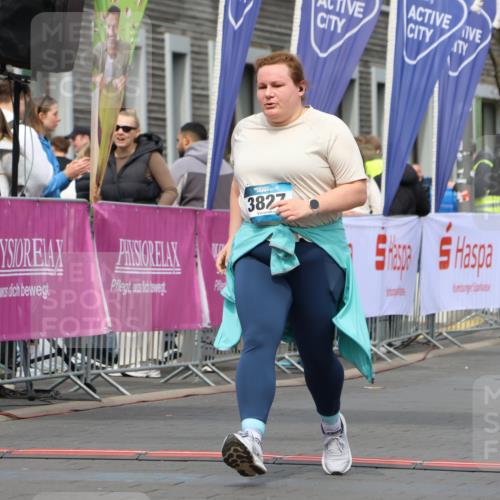 12.04.2026 - 45. Internationalen Wilhelmsburger Insellauf Strokosch-Dieckow http://msf.ph/oto/9469296 12.04.2026 13:40:28 Ziel 3827 meine-sportfotos.de
