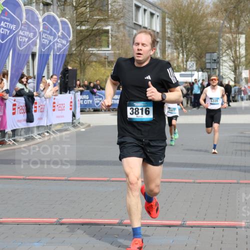 12.04.2026 - 45. Internationalen Wilhelmsburger Insellauf Strokosch-Dieckow http://msf.ph/oto/9469300 12.04.2026 12:49:53 Ziel 5566, 3816, 5335, 3612, 2403 meine-sportfotos.de
