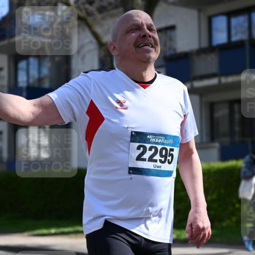 12.04.2026 - 45. Internationalen Wilhelmsburger Insellauf J. Mangold http://msf.ph/oto/9469331 12.04.2026 11:15:38 Ziel 2561, 2343, 2295, 2467, 2468, 2296 meine-sportfotos.de