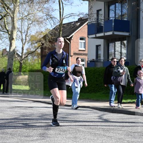 12.04.2026 - 45. Internationalen Wilhelmsburger Insellauf J. Mangold http://msf.ph/oto/9469334 12.04.2026 11:15:42 Ziel 2561, 2343, 2295, 2467, 2468, 2296 meine-sportfotos.de