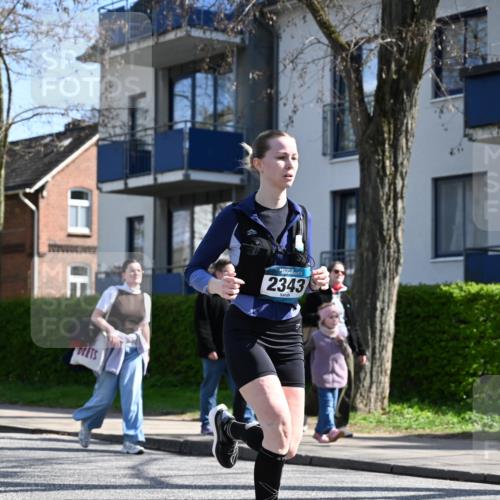 12.04.2026 - 45. Internationalen Wilhelmsburger Insellauf J. Mangold http://msf.ph/oto/9469348 12.04.2026 11:15:43 Ziel 2561, 2343, 2295, 2467, 2468, 2296, 4497 meine-sportfotos.de