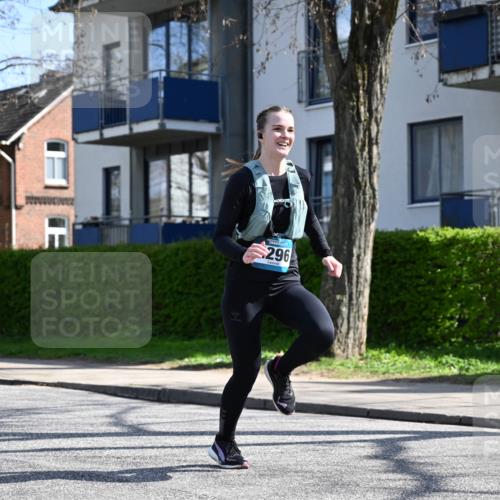 12.04.2026 - 45. Internationalen Wilhelmsburger Insellauf J. Mangold http://msf.ph/oto/9469378 12.04.2026 11:16:15 Ziel 2296, 4497, 3543, 2329, 5756, 3891, 3891, 4590, 2828, 2823 meine-sportfotos.de