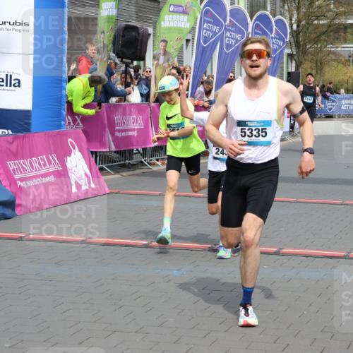 12.04.2026 - 45. Internationalen Wilhelmsburger Insellauf Strokosch-Dieckow http://msf.ph/oto/9469379 12.04.2026 12:49:56 Ziel 3816, 5335, 3612, 2403, 5793 meine-sportfotos.de