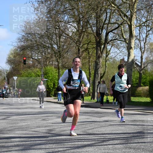 12.04.2026 - 45. Internationalen Wilhelmsburger Insellauf J. Mangold http://msf.ph/oto/9469393 12.04.2026 11:16:31 Ziel 4497, 3543, 2329, 5756, 3891, 4590, 4590, 2828, 2823, 3622, 3080 meine-sportfotos.de