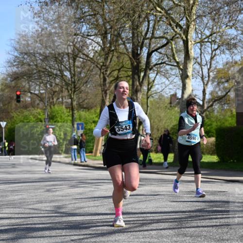 12.04.2026 - 45. Internationalen Wilhelmsburger Insellauf J. Mangold http://msf.ph/oto/9469400 12.04.2026 11:16:31 Ziel 4497, 3543, 2329, 5756, 3891, 4590, 4590, 2828, 2823, 3622, 3080 meine-sportfotos.de