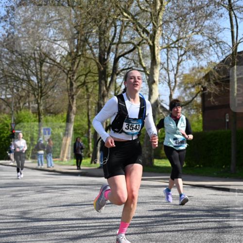 12.04.2026 - 45. Internationalen Wilhelmsburger Insellauf J. Mangold http://msf.ph/oto/9469404 12.04.2026 11:16:32 Ziel 4497, 3543, 2329, 5756, 3891, 4590, 2828, 2823, 3622, 3080 meine-sportfotos.de