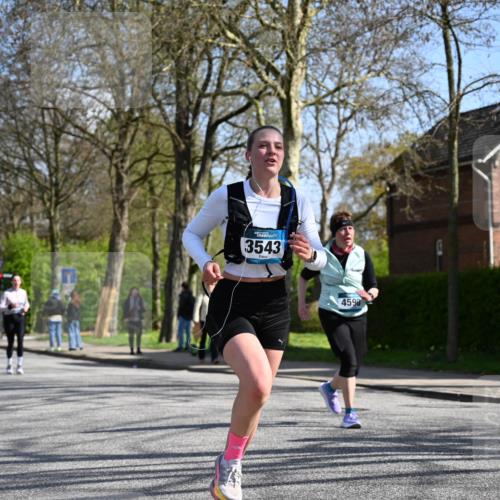 12.04.2026 - 45. Internationalen Wilhelmsburger Insellauf J. Mangold http://msf.ph/oto/9469406 12.04.2026 11:16:32 Ziel 4497, 3543, 2329, 5756, 3891, 4590, 2828, 2823, 3622, 3080 meine-sportfotos.de