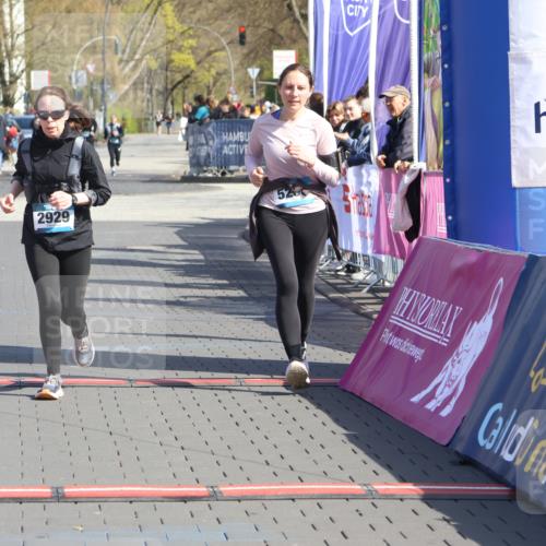 12.04.2026 - 45. Internationalen Wilhelmsburger Insellauf Strokosch-Dieckow http://msf.ph/oto/9469437 12.04.2026 11:23:37 Ziel 2929, 5253 meine-sportfotos.de