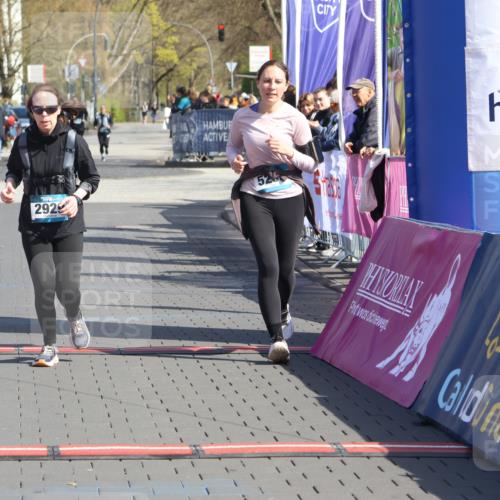 12.04.2026 - 45. Internationalen Wilhelmsburger Insellauf Strokosch-Dieckow http://msf.ph/oto/9469443 12.04.2026 11:23:37 Ziel 2929, 5253 meine-sportfotos.de