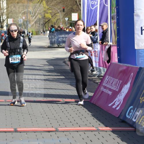 12.04.2026 - 45. Internationalen Wilhelmsburger Insellauf Strokosch-Dieckow http://msf.ph/oto/9469451 12.04.2026 11:23:37 Ziel 2929, 5253 meine-sportfotos.de
