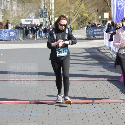 12.04.2026 - 45. Internationalen Wilhelmsburger Insellauf Strokosch-Dieckow http://msf.ph/oto/9469473 12.04.2026 11:23:39 Ziel 2929, 5253 meine-sportfotos.de